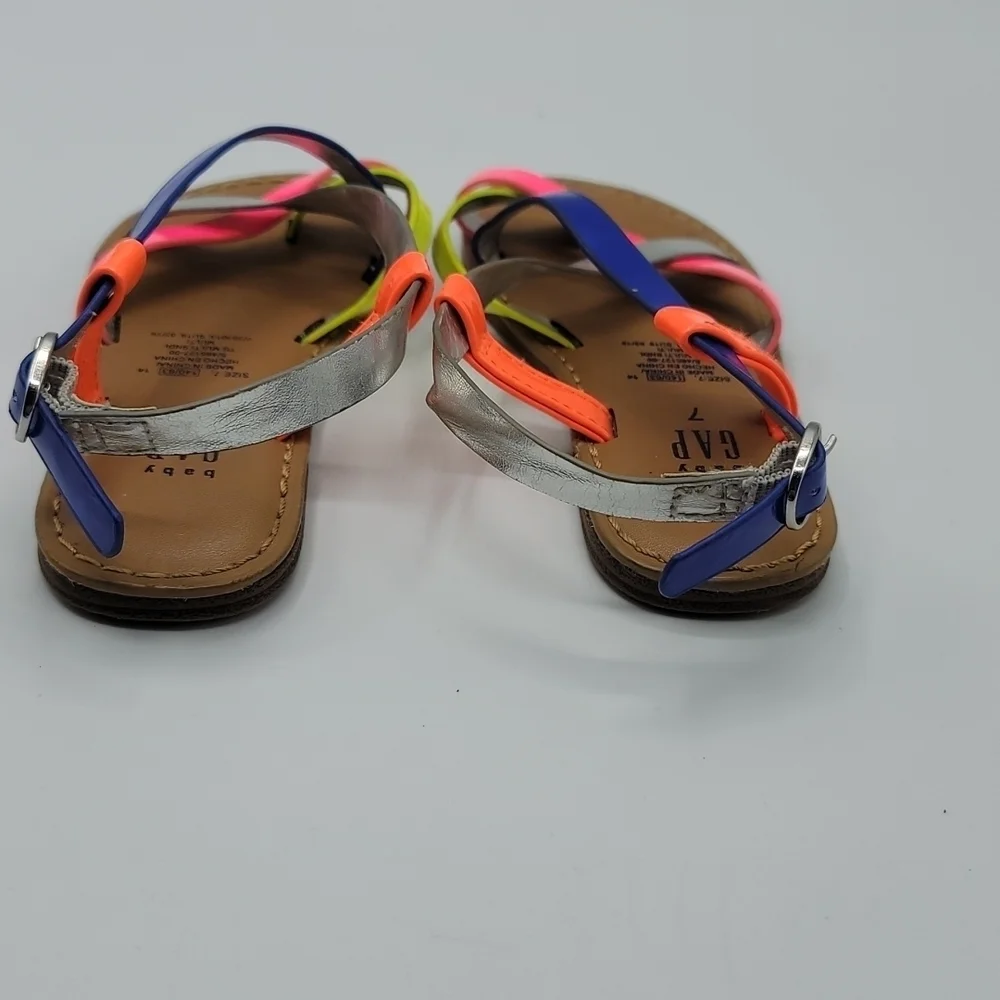 Baby gap strappy sandals size 7t